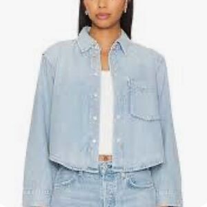 EUC Agolde Dagmar cropped snap front Cotten denim shirt. Size M 21”L 40” bust